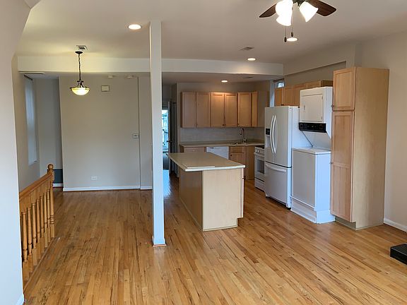 3rd image of 1329 N Oakley Blvd #2