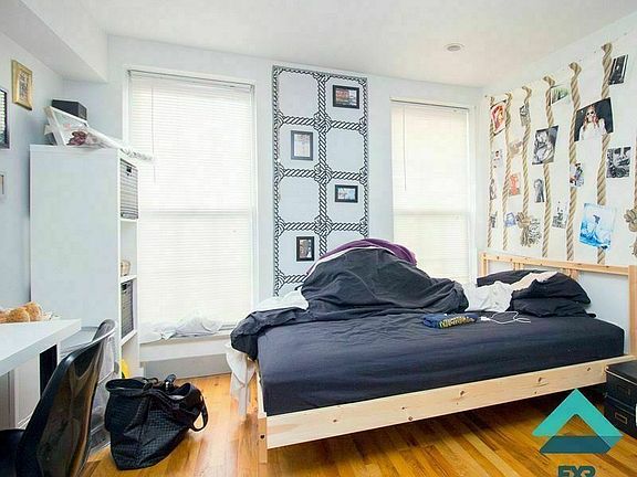 3rd image of 247 Troutman St APT 2L