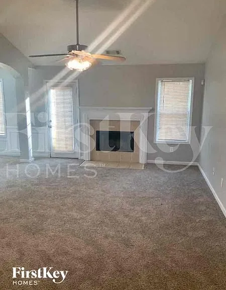 50 Oakbrook Ln — Photo 2