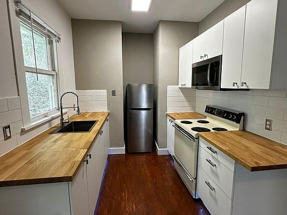 4th image of 415 E Locust St APT 3