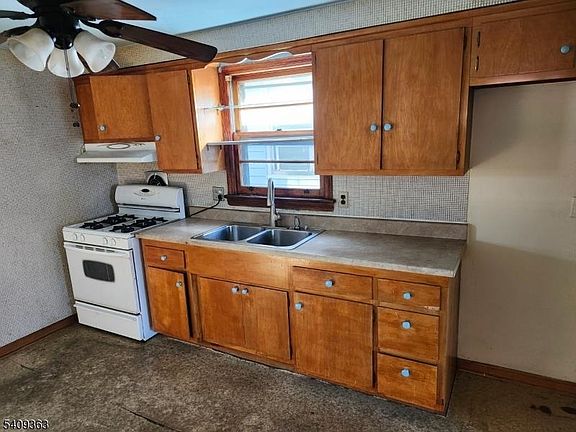 2nd image of 348 Cator Ave