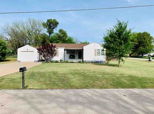 902 N 14th St, Perry, OK 73077