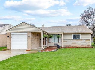 956 E Grant Dr, Des Plaines, IL