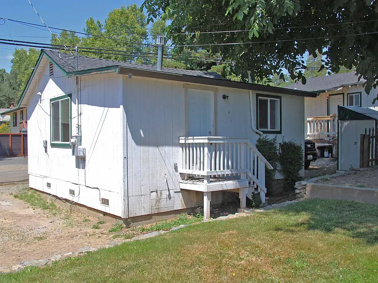 18493 Rozier St — Photo 1