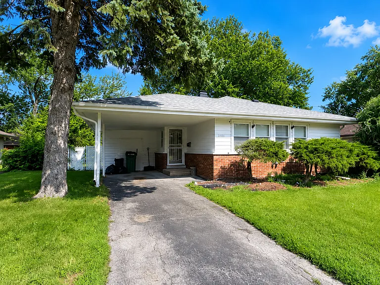 15111 Woodlawn Ave — Photo 1
