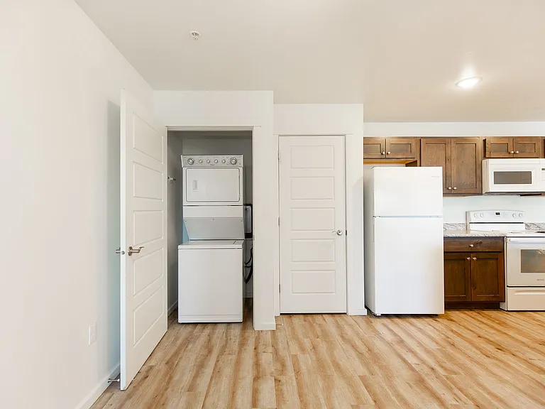 Cottonwood Corner Apartments — Photo 76