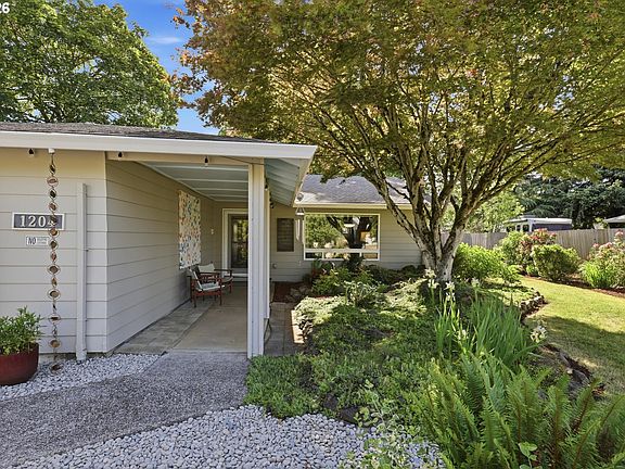 4th image of 1204 SE 132nd Ave