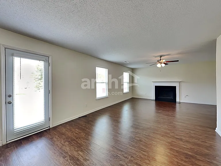 4913 Bryant Dr — Photo 7