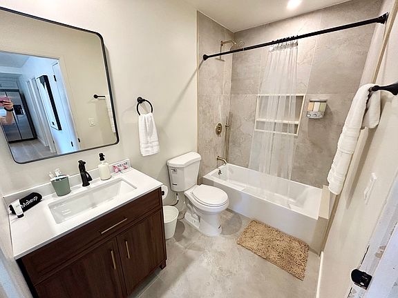 5th image of 610 E Elm St #B