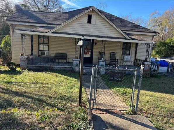 723 12th Ct, Phenix City, AL 36867