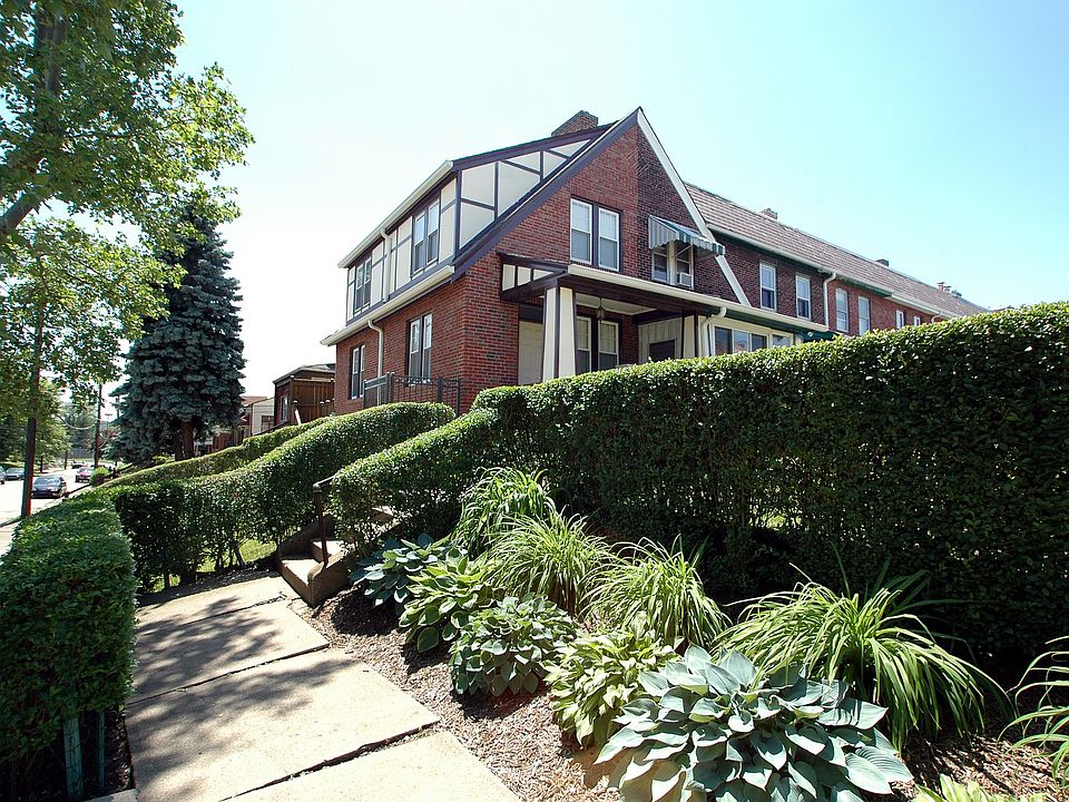 Dawson Courts
