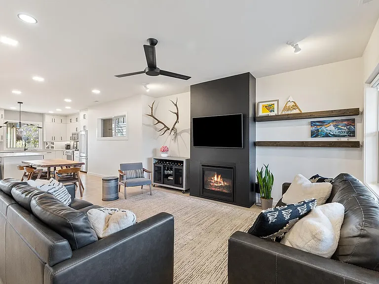 2082 Dennison Ln — Photo 36