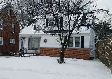 3rd image of 230 E 210th St