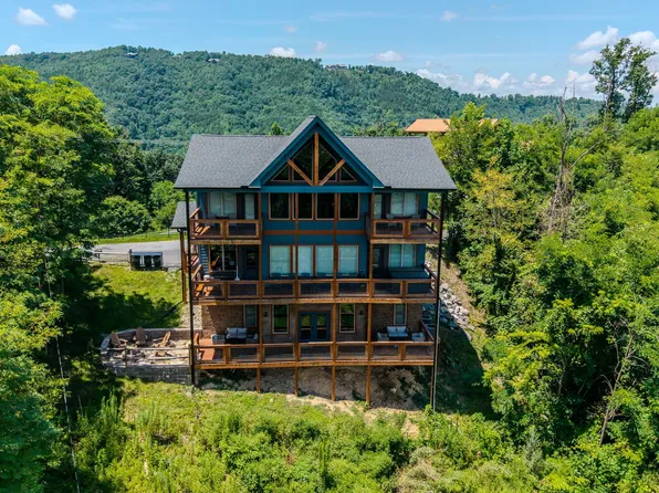 928 N Woodland Dr, Gatlinburg, TN 37738