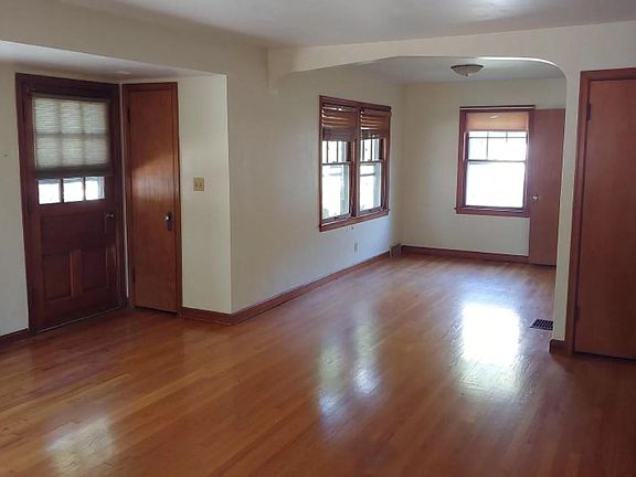 2nd image of 5227 Catalina St