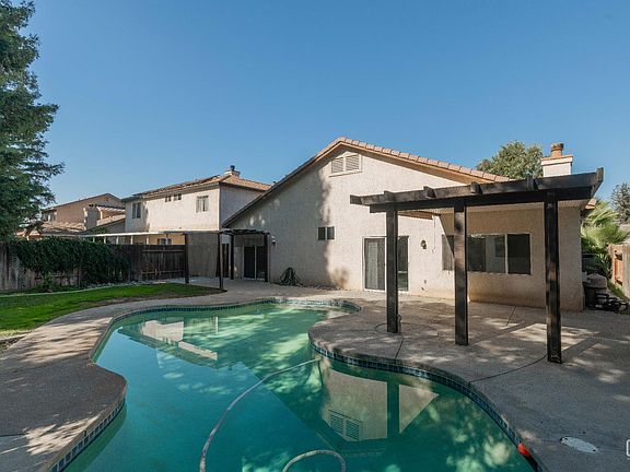 3rd image of 8611 Harbor Club Dr