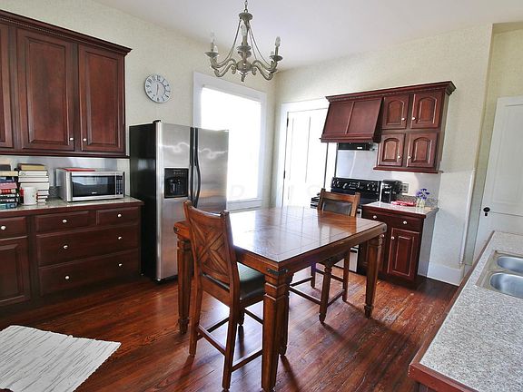 2nd image of 1010 Findley Ave