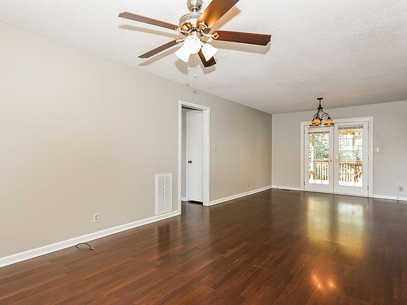 3rd image of 613 Cayce Dr