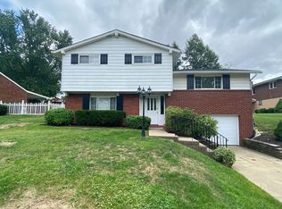 102 Greenlea Dr, Coraopolis, PA 15108