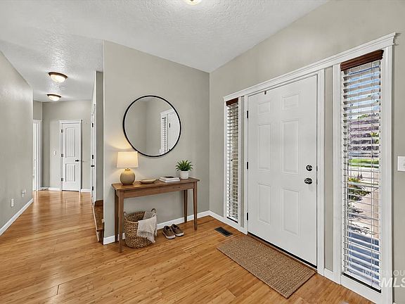 4th image of 1716 S Oakley Ave