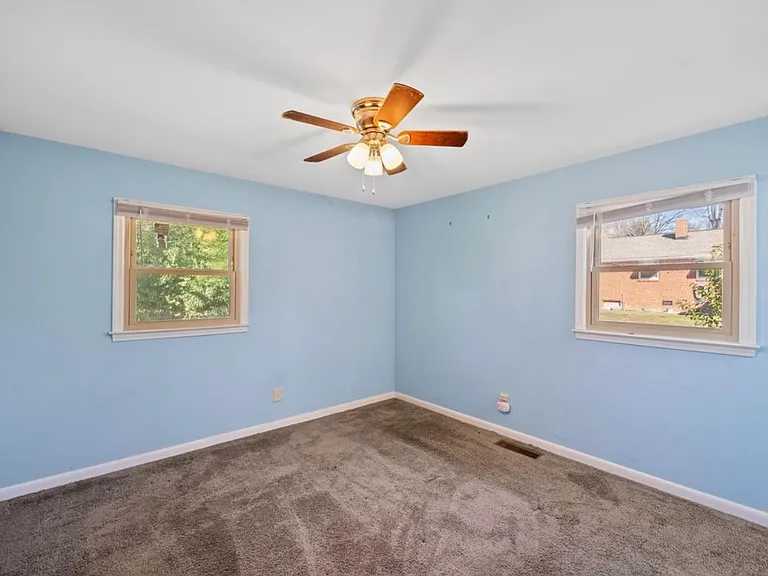 904 Beverly Dr — Photo 15