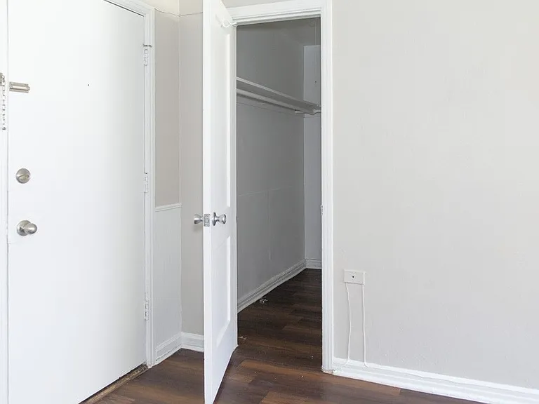 1280 Albion St — Photo 34