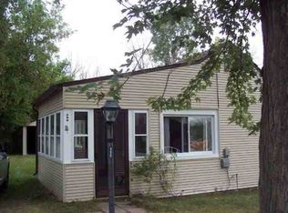 490 Troywood Dr, Troy, MI 48083