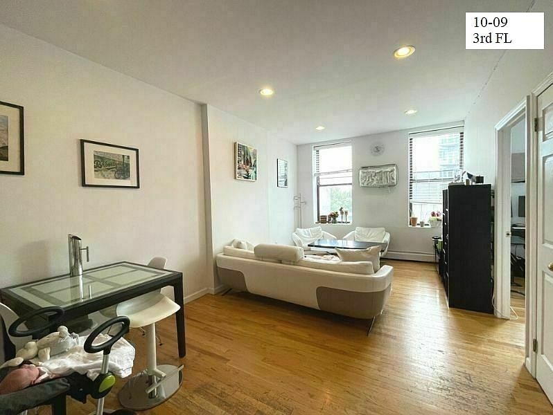 1st image of 10-9 50th Ave #3