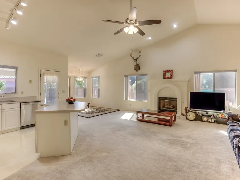 1510 W Dusk Glow Loop — Photo 10