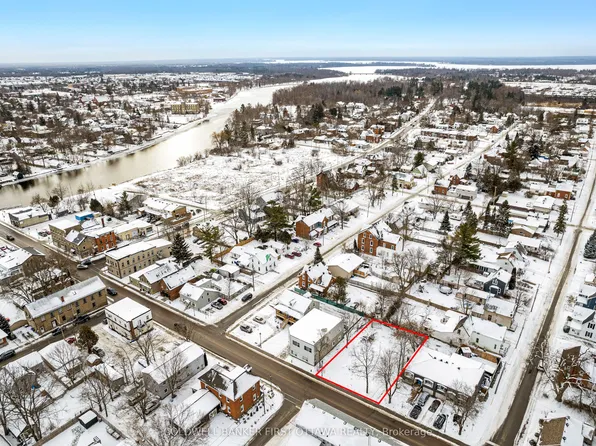 274 Bridge St, Carleton Place, ON K7C 3H6