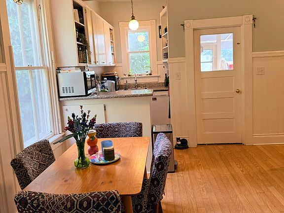 2nd image of 809 21st St #809