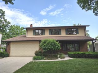 1103 N Carlyle Ct, Arlington Heights, IL 60004