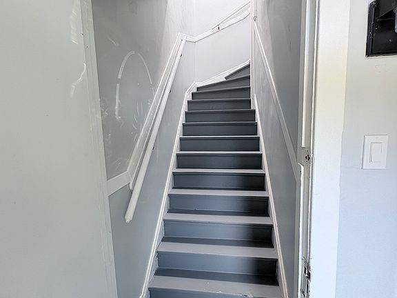 3rd image of 8211 S Escanaba Ave #2