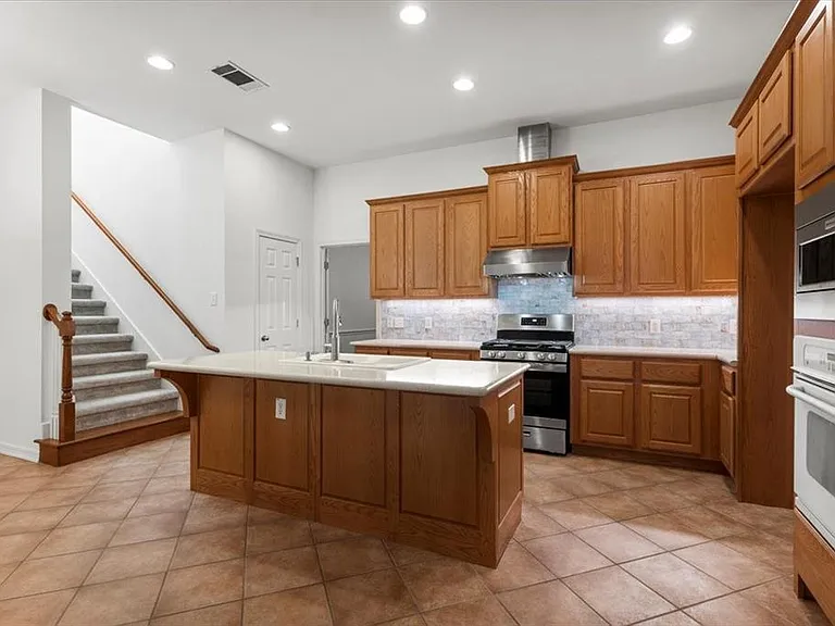 2127 Clear Lake Pl — Photo 6