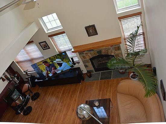 2nd image of 2895 Belle Ln