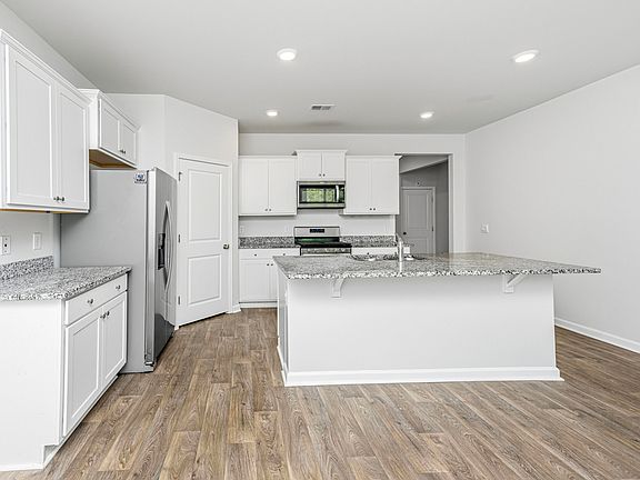 3rd image of 142 Summit View Dr