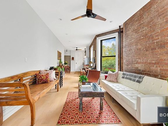 4th image of 249 E 7th St APT 15