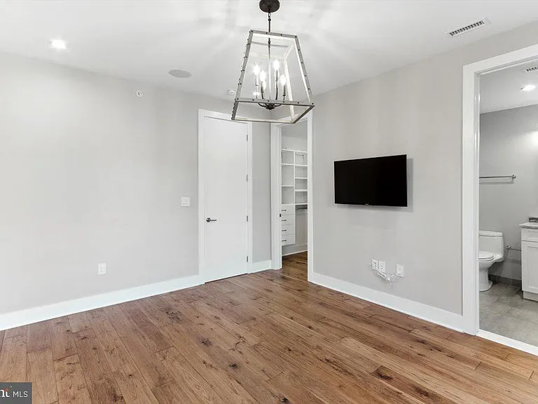 138 S Front St — Photo 34