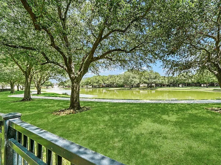 22311 Claysprings Ln — Photo 29