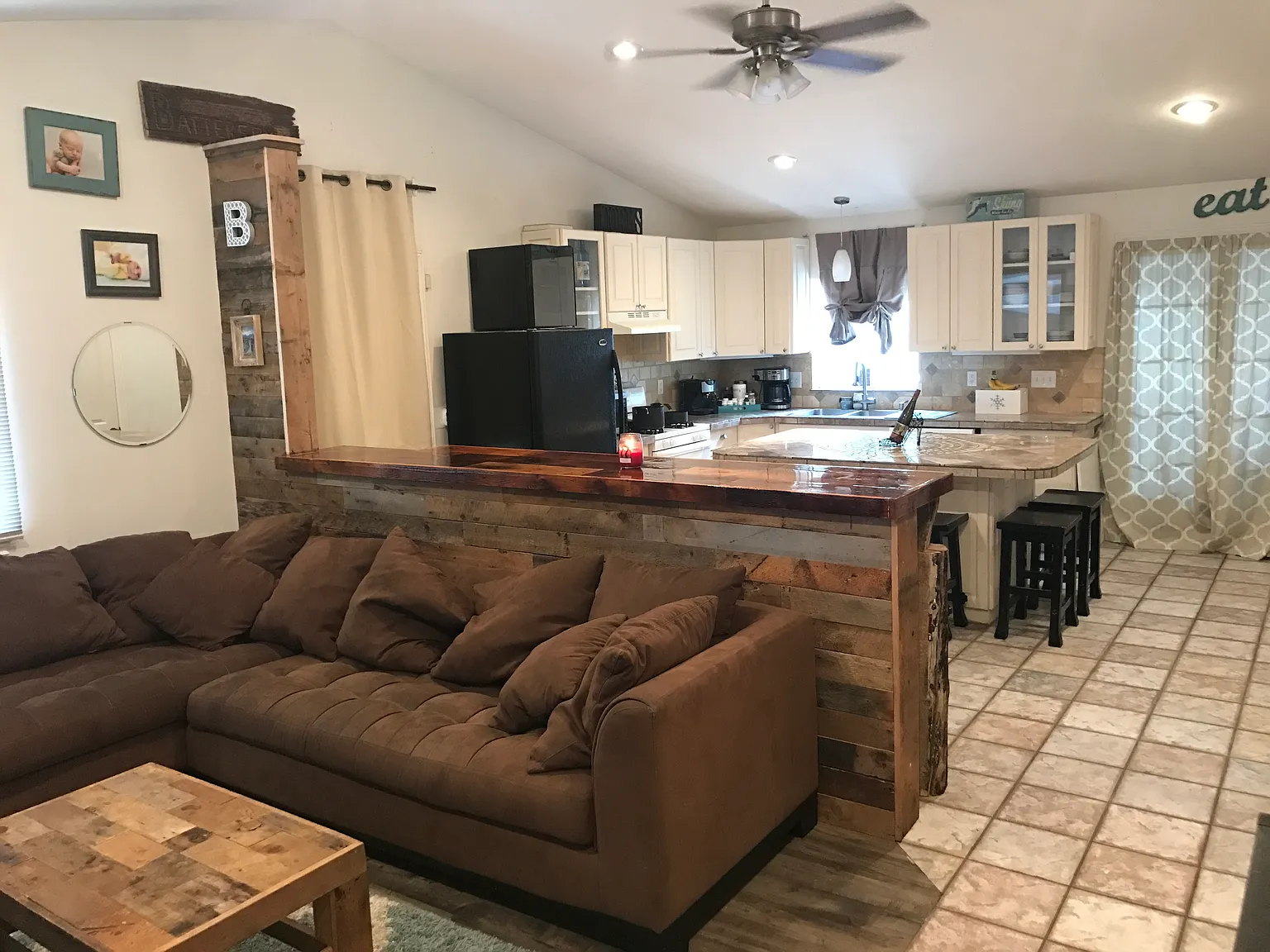 3 bed, 1120 sqft, $3,100 — Photo 2