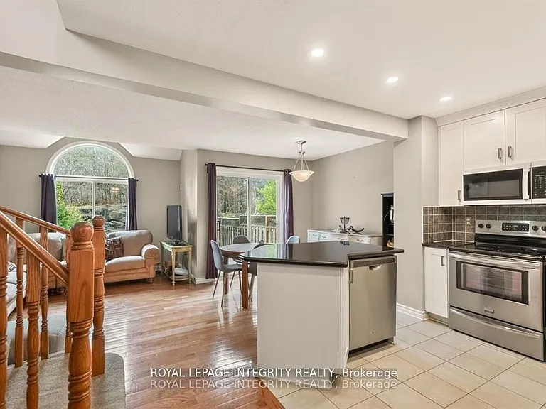106 Blackdome Cres — Photo 4