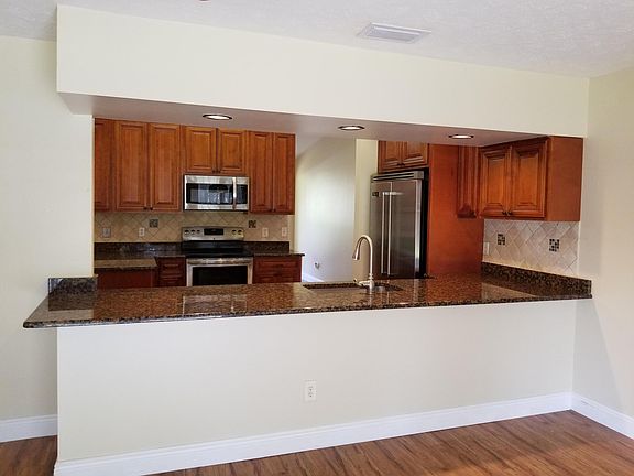 4th image of 2460 SE Pascal Avenue