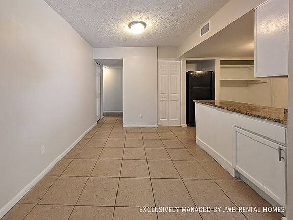 3rd image of 7201 Arlington Expy APT 85