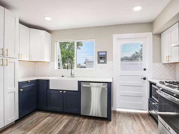 beautiful light filled kitchen