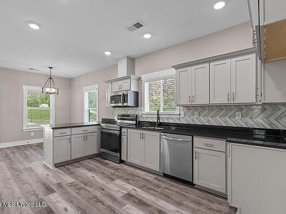 4th image of 35 Mockingbird Rd