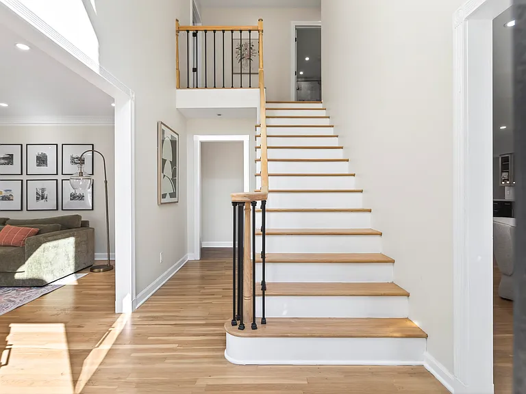 310 Rivoli Cir — Photo 9
