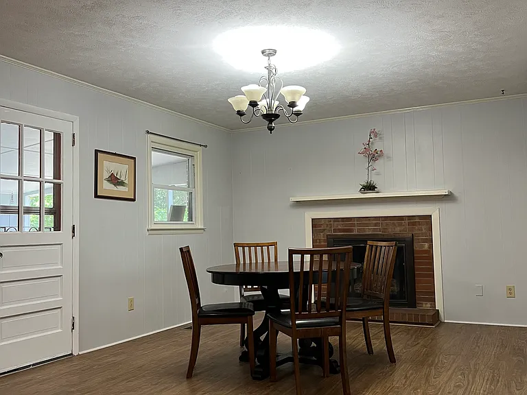 1605 Crest Dr — Photo 8