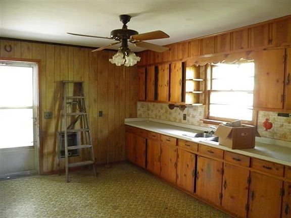 3rd image of 1607 Woodbury Hwy