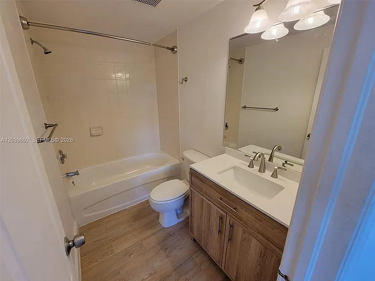 1300 NE 109th St #405 — Photo 20