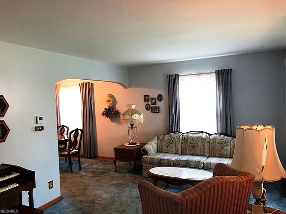 4th image of 2219 Schubert St